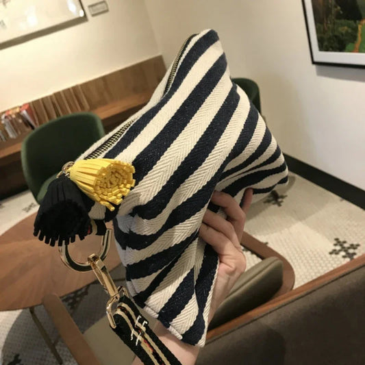 Trousse Rayée Artisanale en Toile – Élégante et Pratique